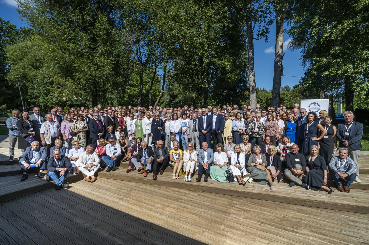Uczestnicy XXXII Krajowej Konferencji Rzeczoznawców Majątkowych – zdjęcie zbiorowe, Olsztyn, wrzesień 2025 r.